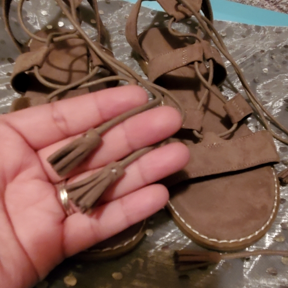 Old navy sandals - Picture 3 of 5